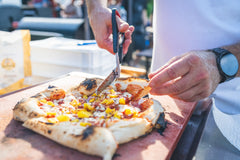 Pizza mit Pizzaschere